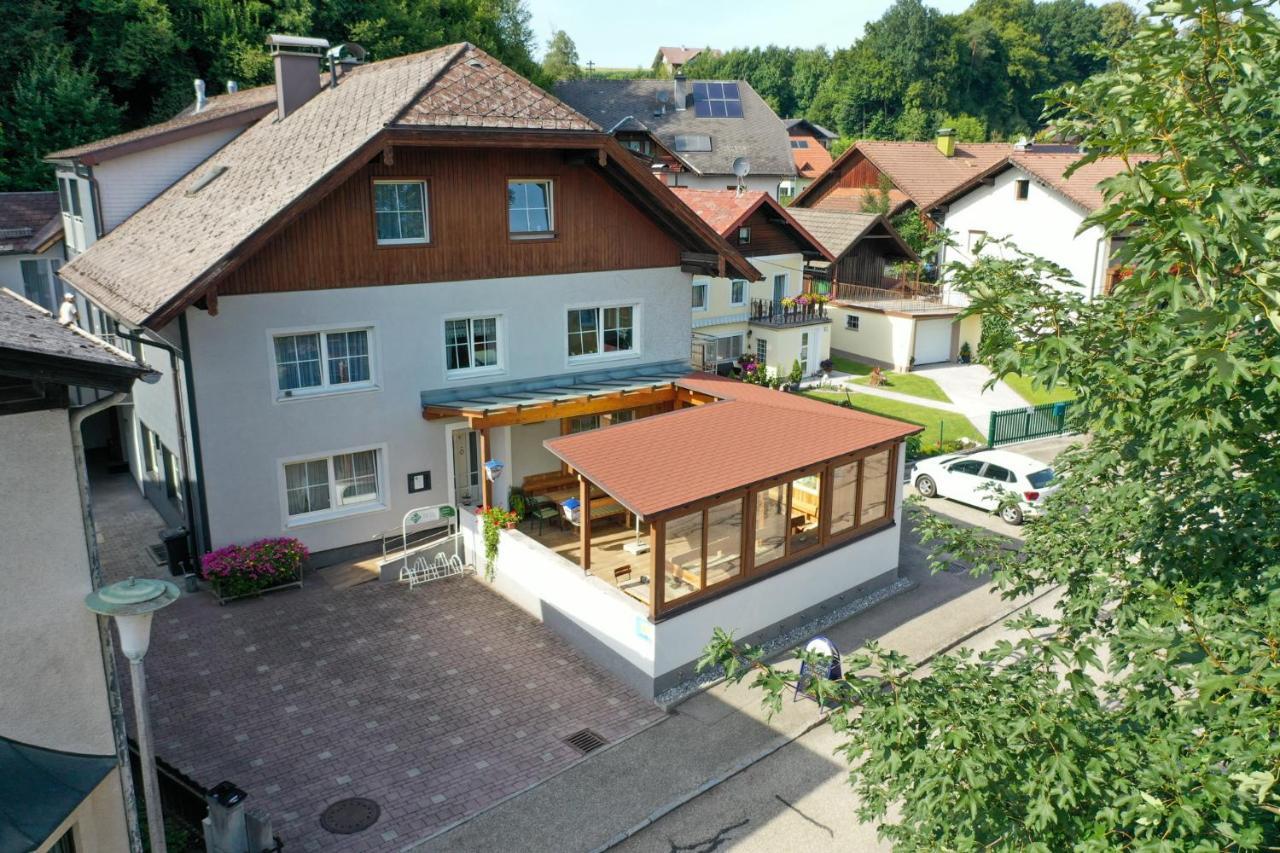 Gasthof-Pension Riedl Vocklamarkt Exterior photo